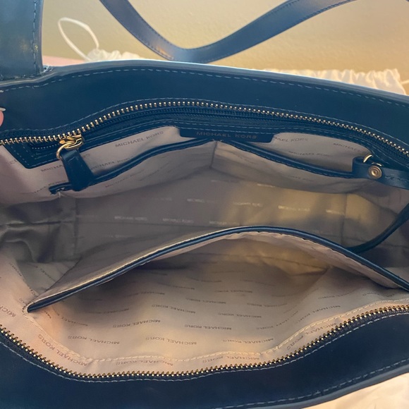 SOLD EUC  MK Michael Kors Signature Two-Tone Totebag - Picture 4 of 10